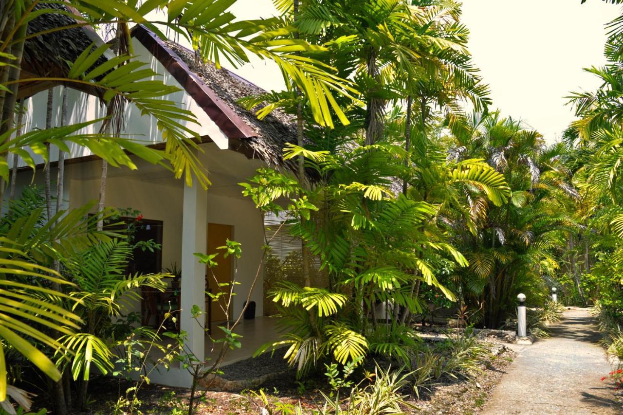 Marcosas Cottages Resort Moalboal Exterior photo