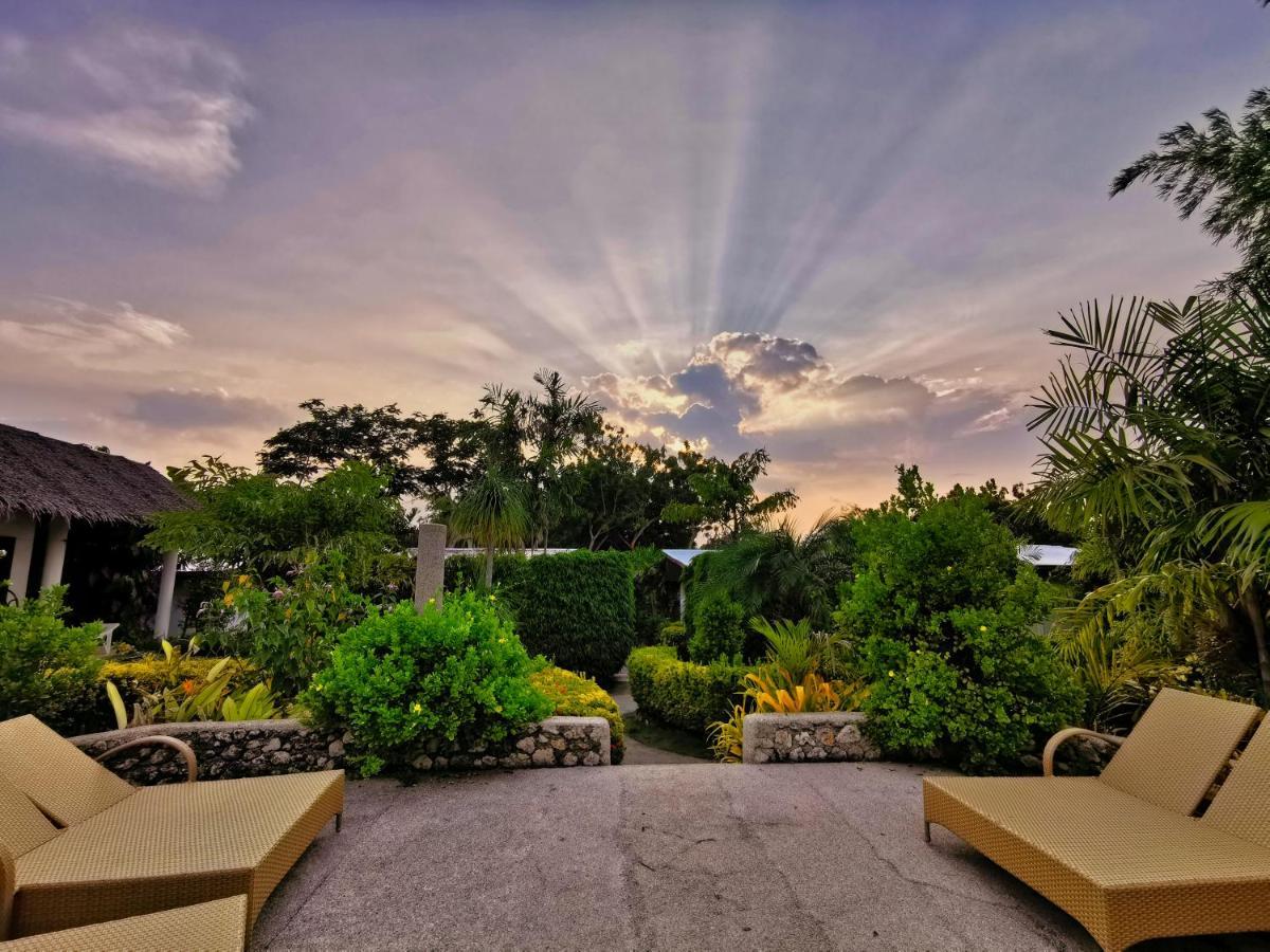 Marcosas Cottages Resort Moalboal Exterior photo